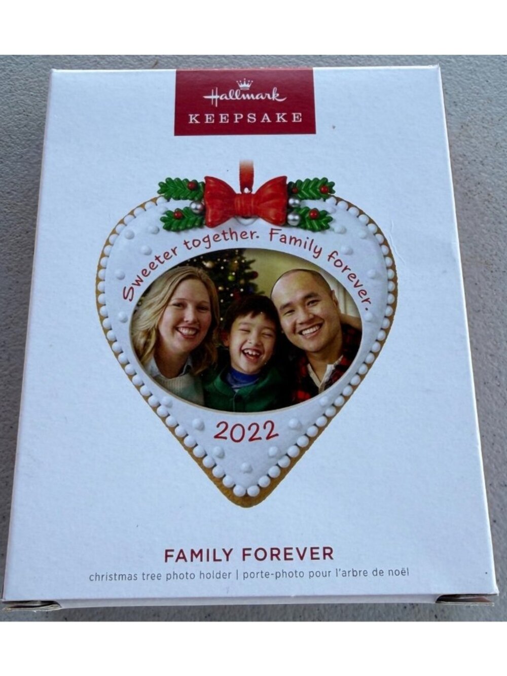 2022 Hallmark Keepsake Family Forever Christmas Tree Photo Holder Ornament-READ